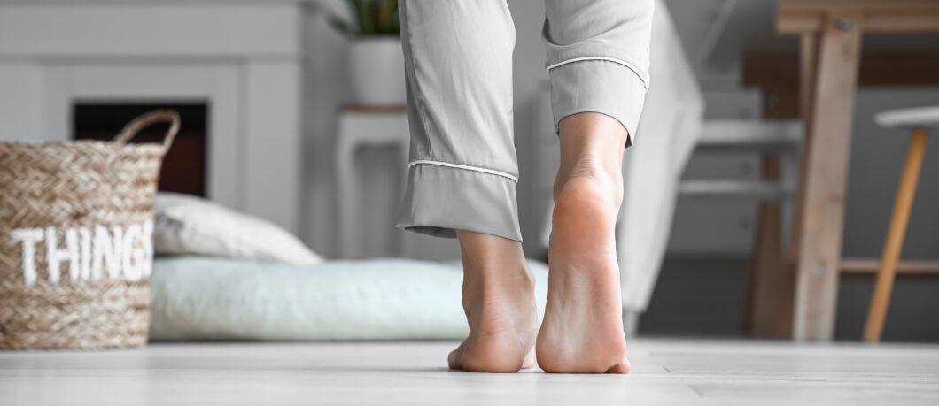 blote voeten op vloerverwarming